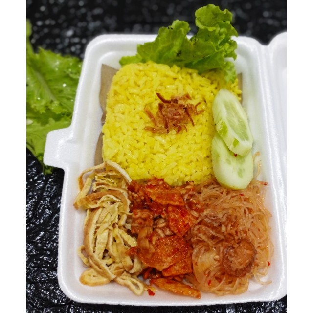 nasi-kuning-komplit